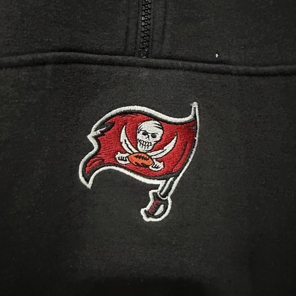 NFL Tampa Bay Buccaneers Sweatshirt 1/4 zip M Pullover Football Raise The Flags - Picture 3 of 7